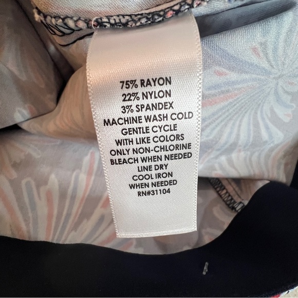 Crown & Ivy Casual Skort Navy with Red White Floral Print Womens Size 16 - Picture 7 of 12